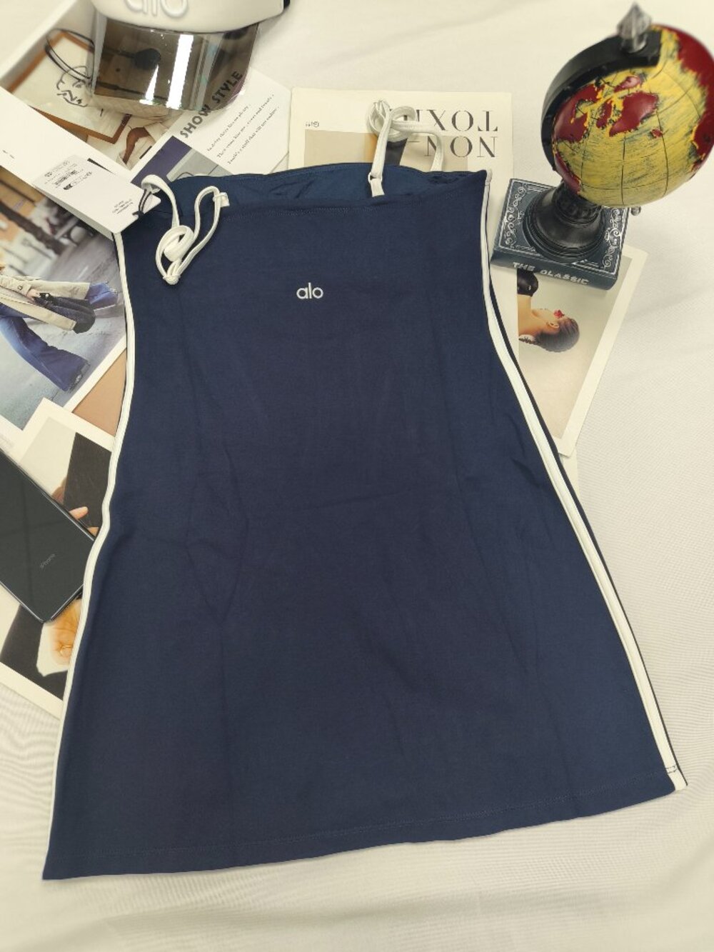 ALO Yoga Streamlined Dress💙🤍Navy/Ivory | Pilates Princess Favorite👧🏻 - Picture 3 of 8